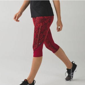 LULULEMON Vent It Out Crop in Cranberry est size 6